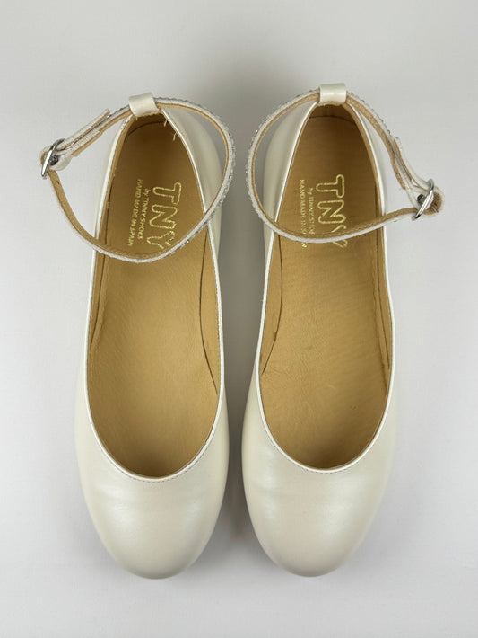 Girl's leather shoes