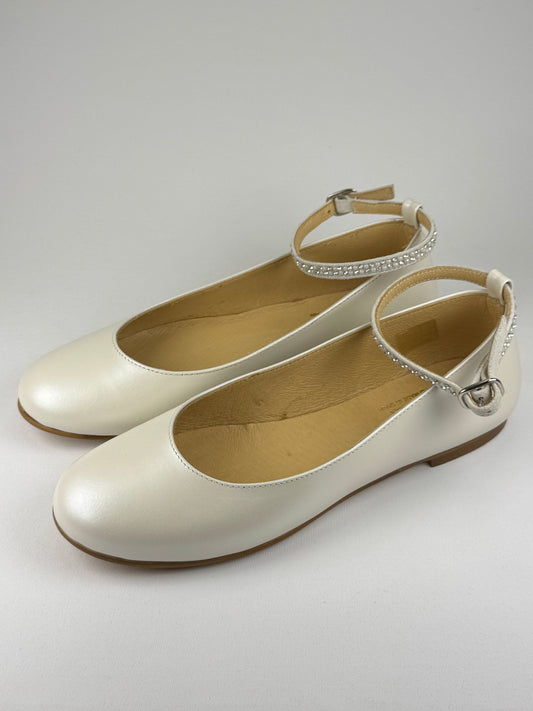 Girl's leather shoes