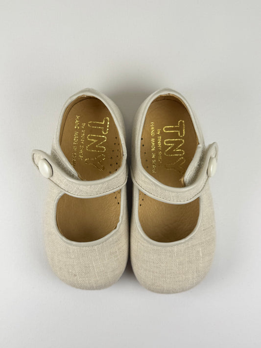 Girl's linen shoes