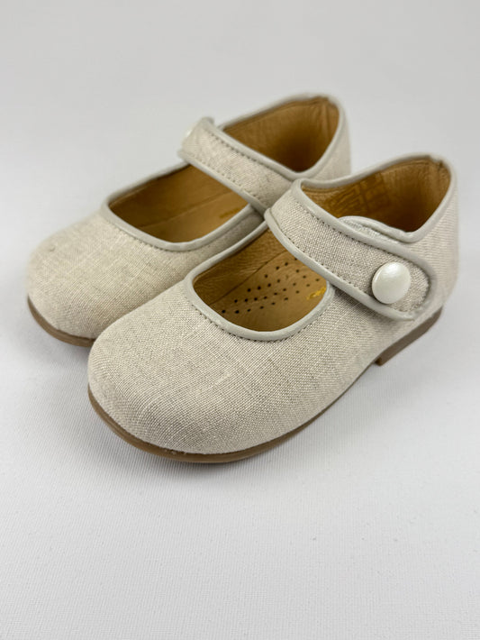 Girl's linen shoes