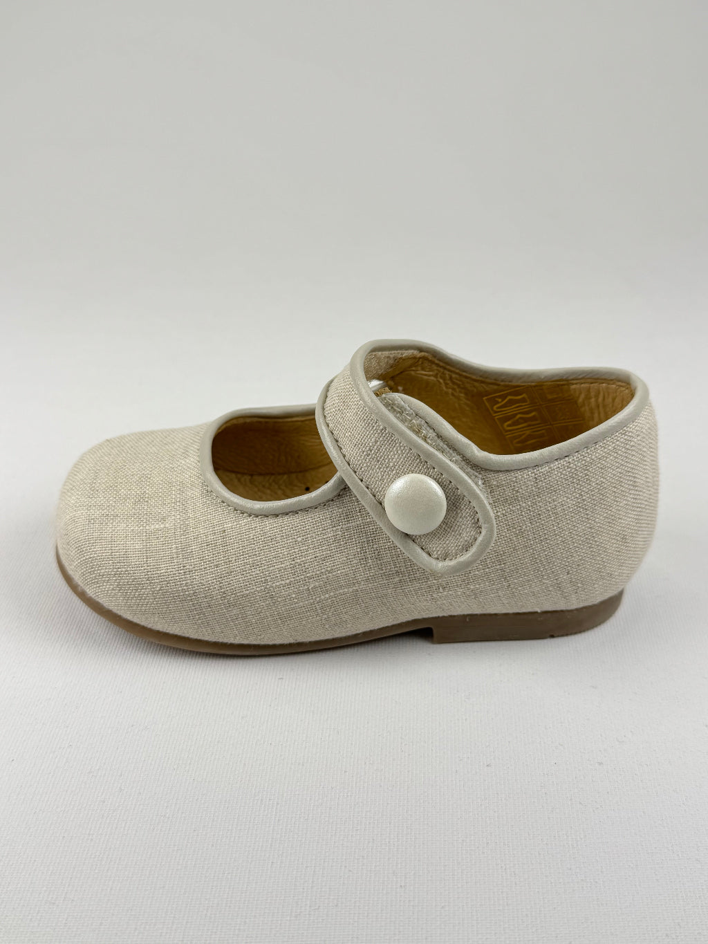 Girl's linen shoes