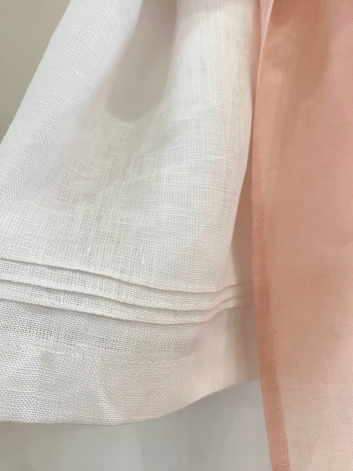 Robe en lin sans manches avec volant à l'encolure