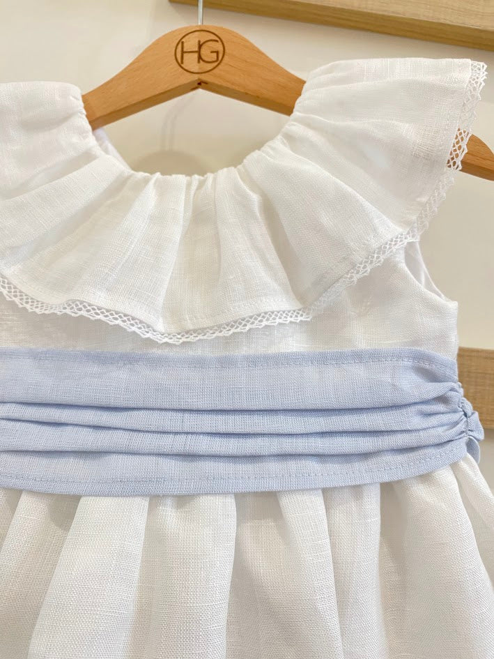 Robe en lin sans manches avec volant à l'encolure