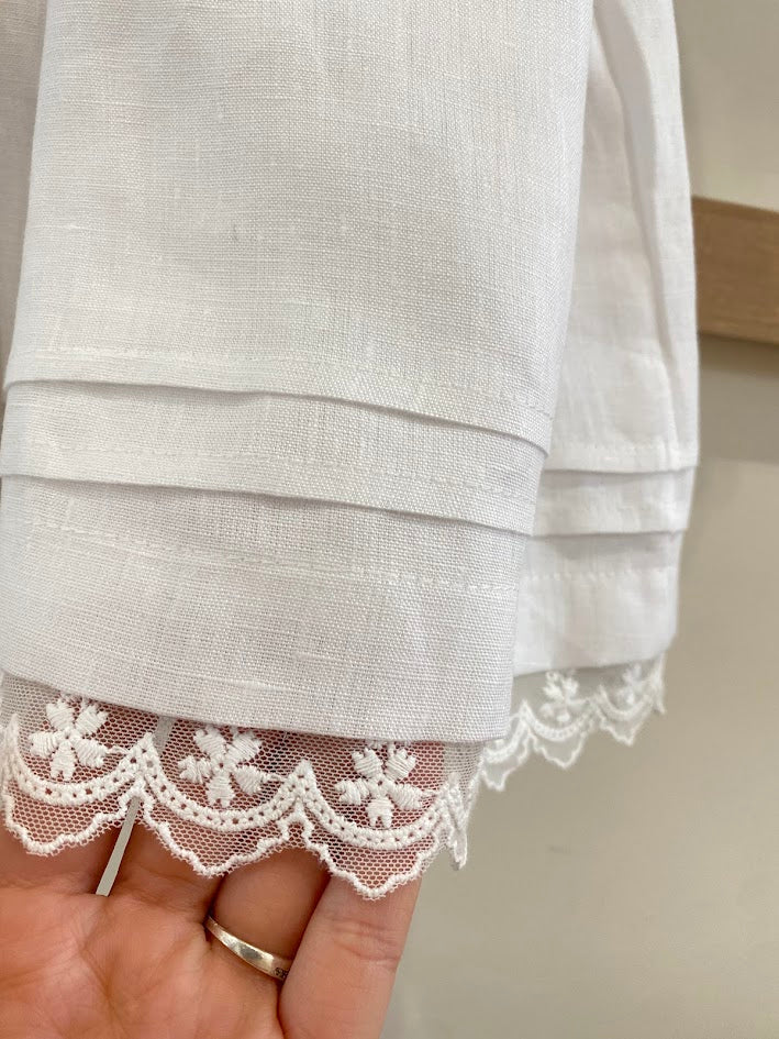 Robe en lin à manches longues et dentelle