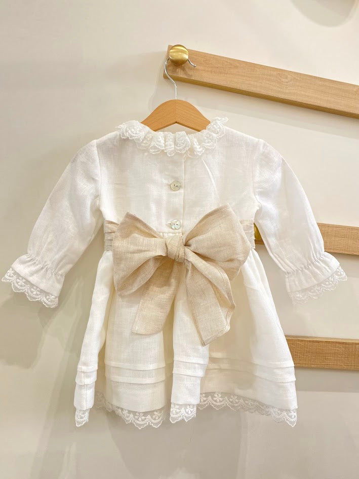 Robe en lin à manches longues et dentelle