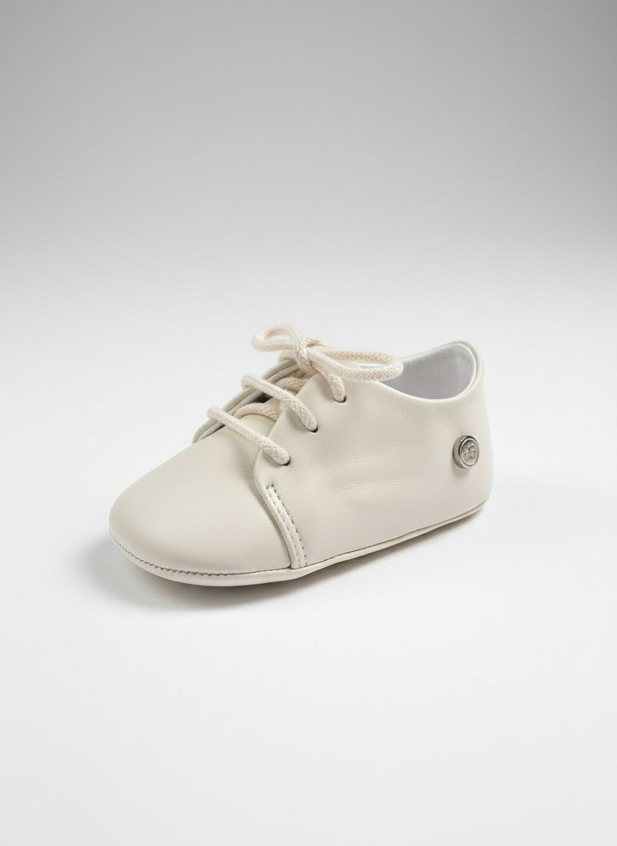 Leather shoe with laces