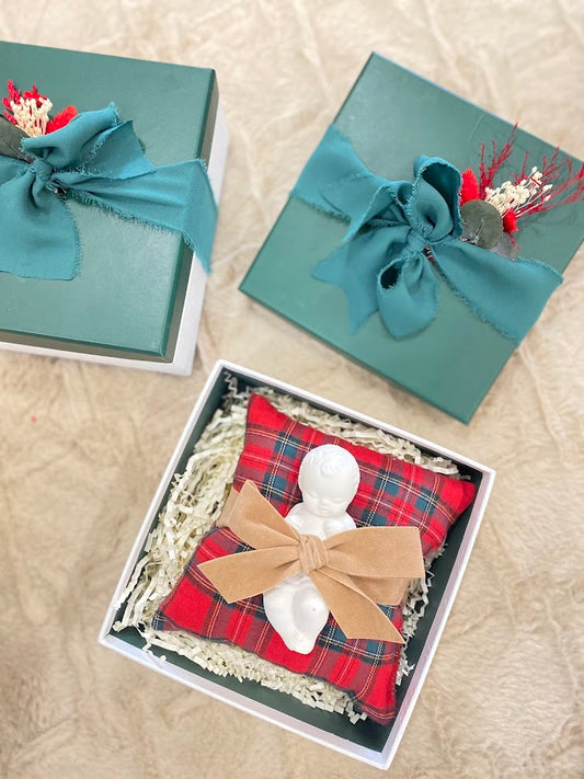 Box with scented plaster