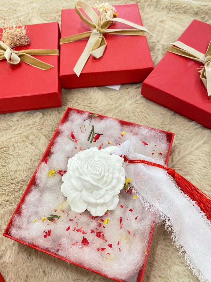 Box with scented plaster