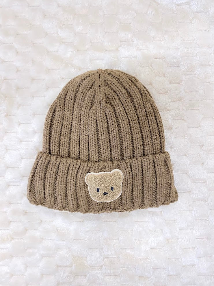 Chapeau avec ours en peluche