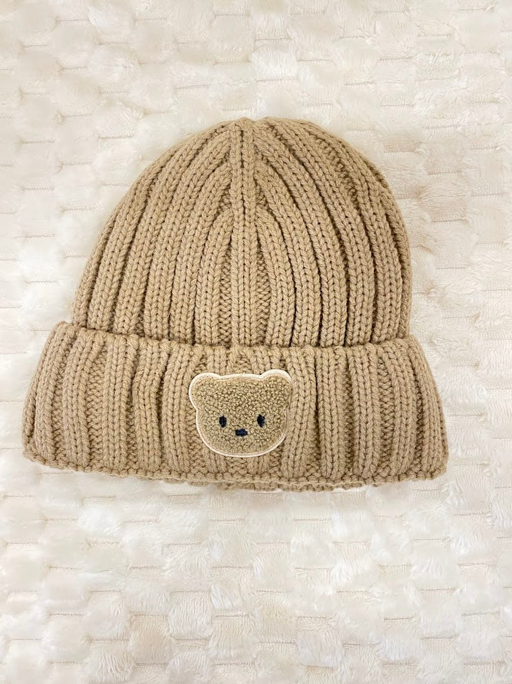Chapeau avec ours en peluche