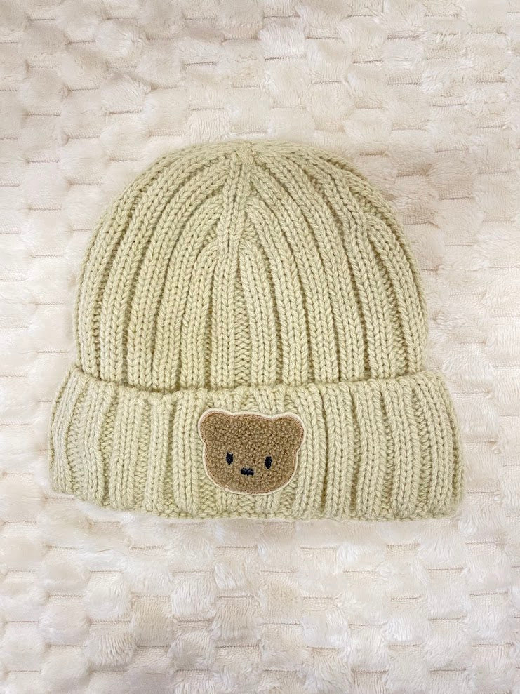 Chapeau avec ours en peluche