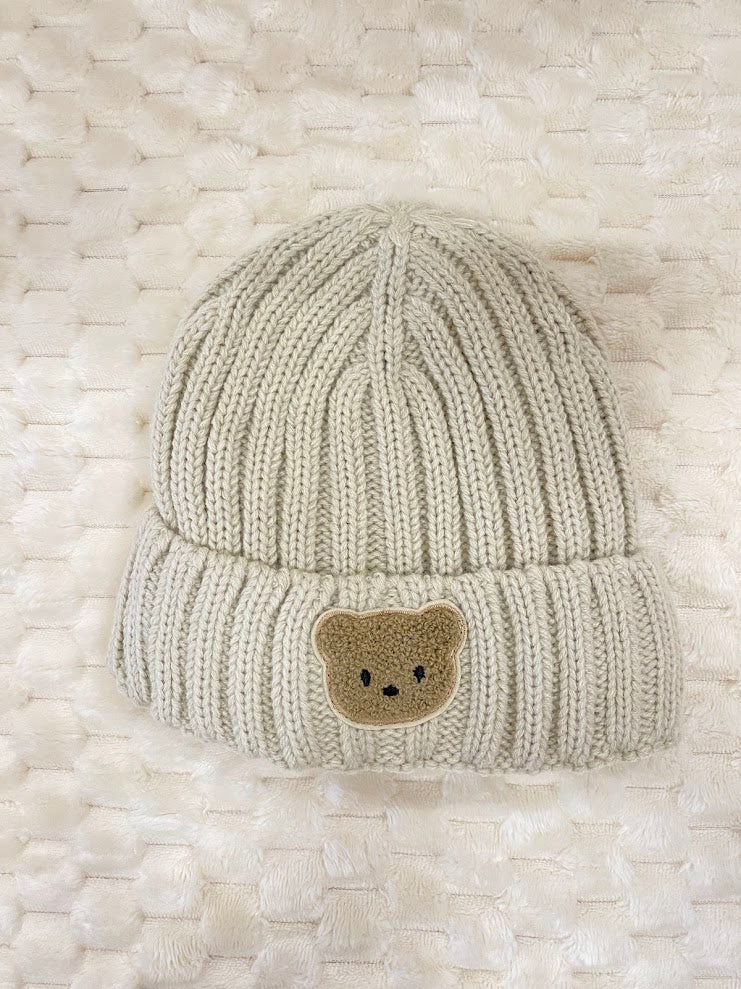 Chapeau avec ours en peluche