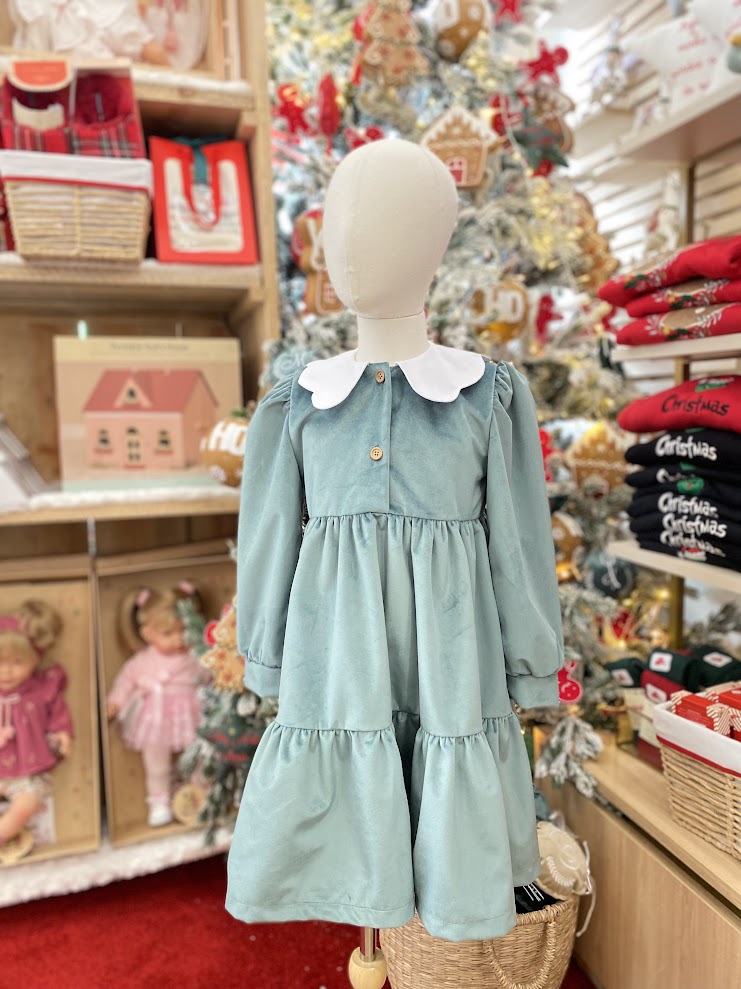 Vestido em veludo verde c/gola em flor