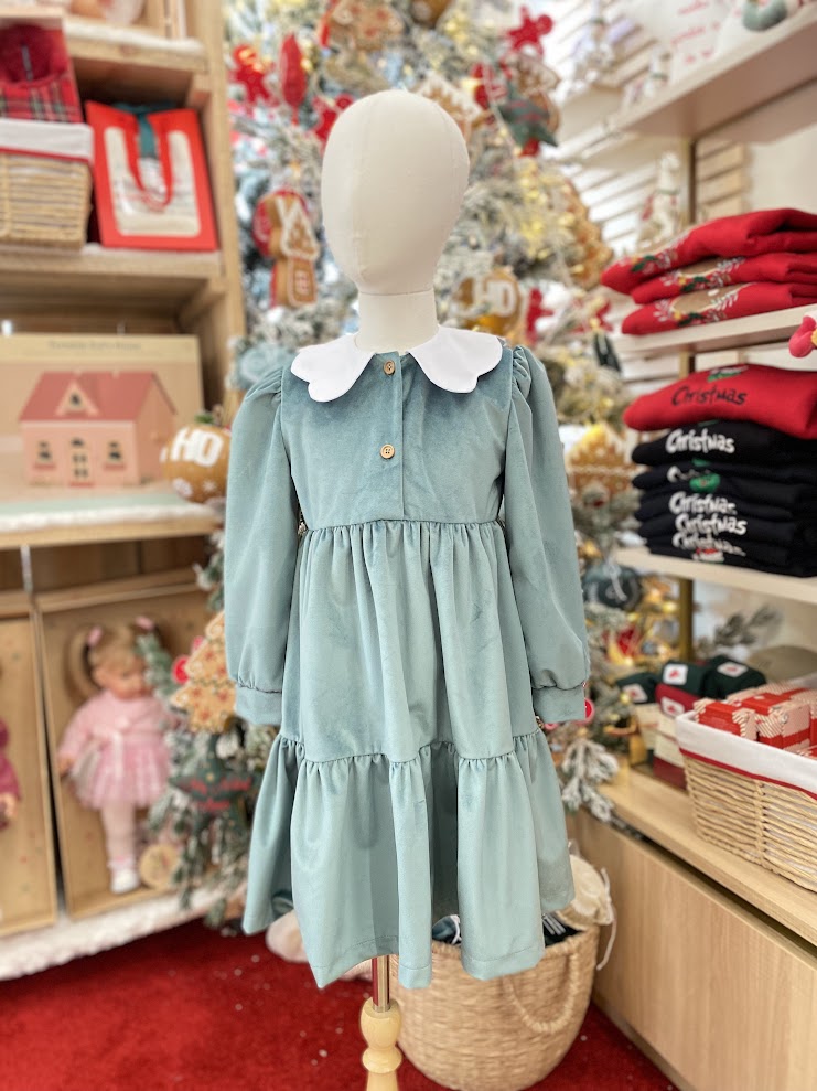 Vestido em veludo verde c/gola em flor