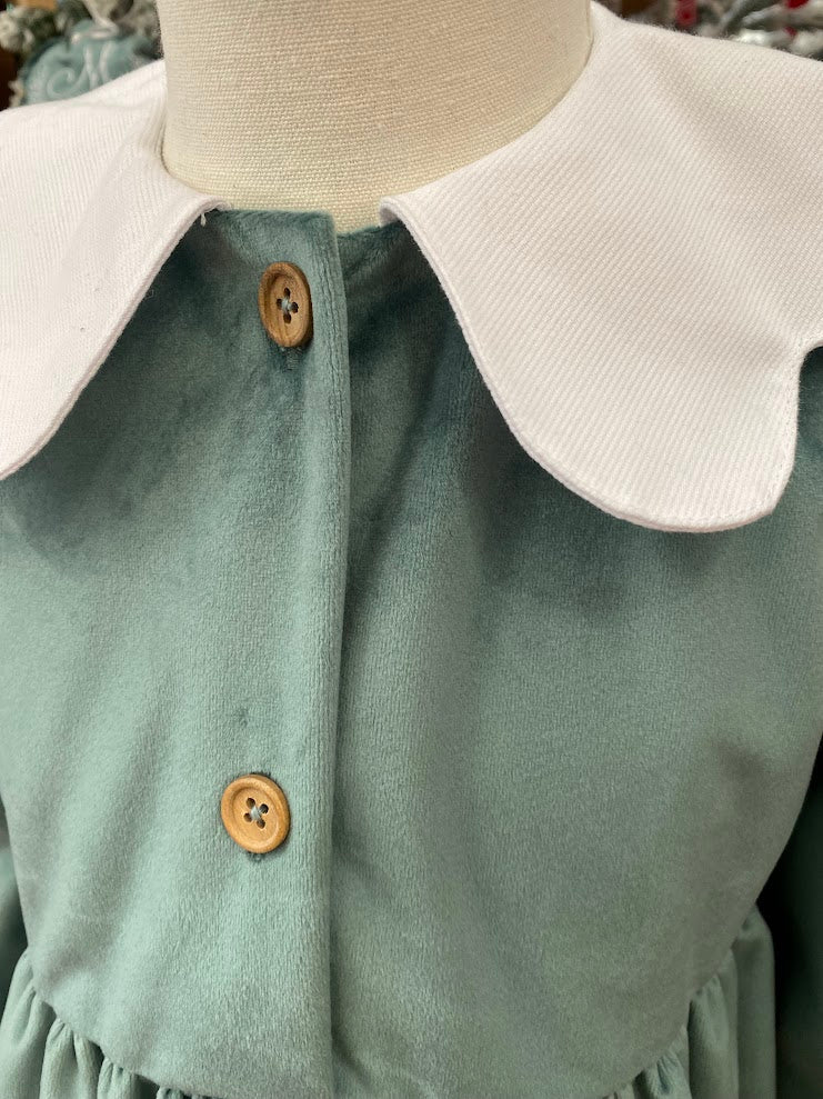 Vestido em veludo verde c/gola em flor