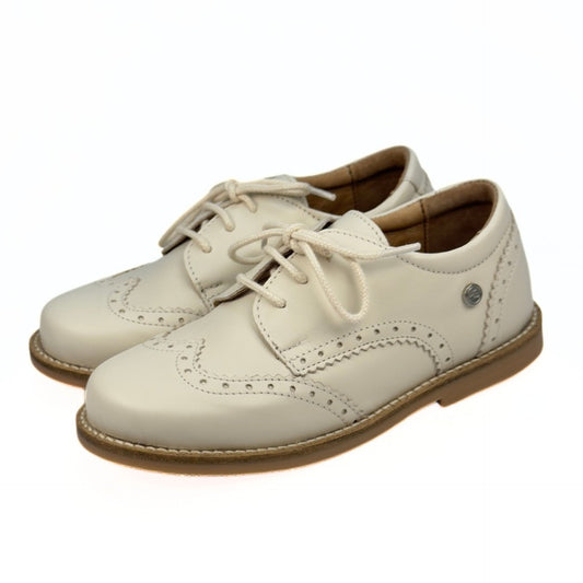 Leather shoe with laces