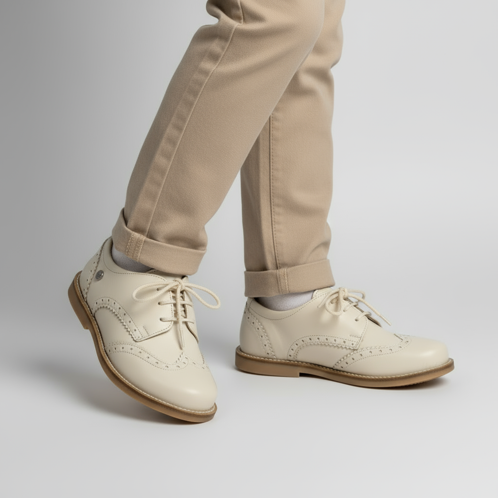 Leather shoe with laces