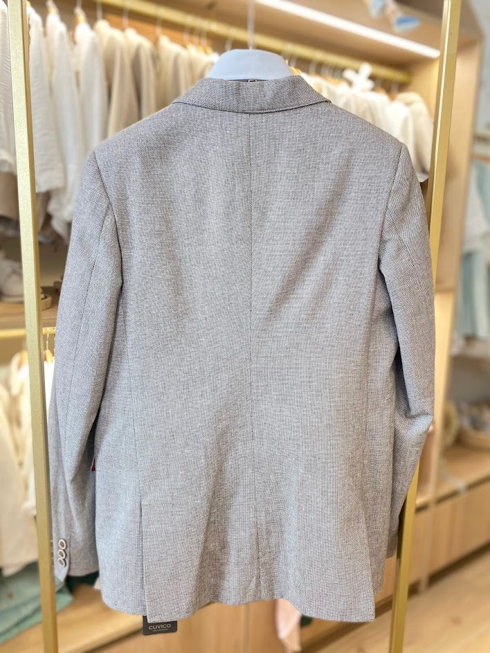 Costume gris avec nœud papillon
