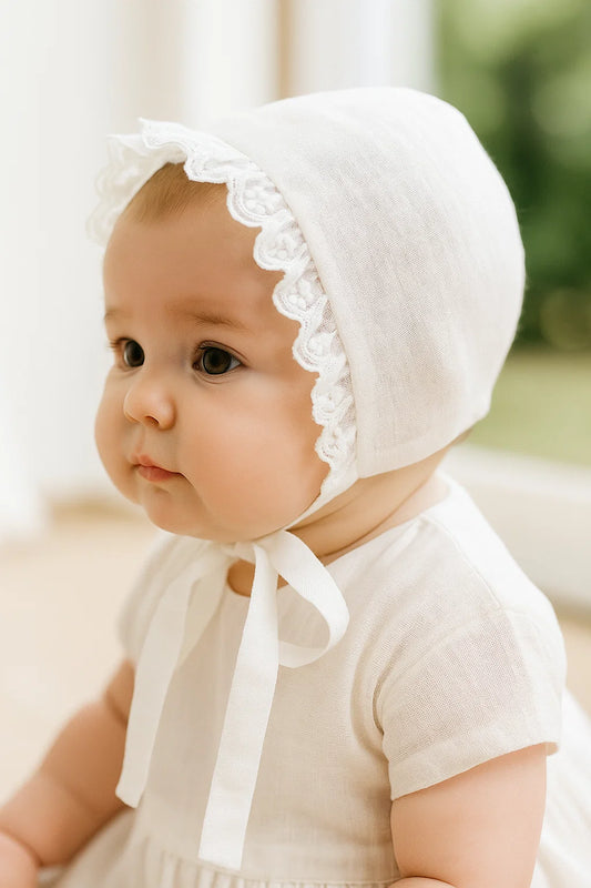 Touca de Batizado em Linho Branco com Renda