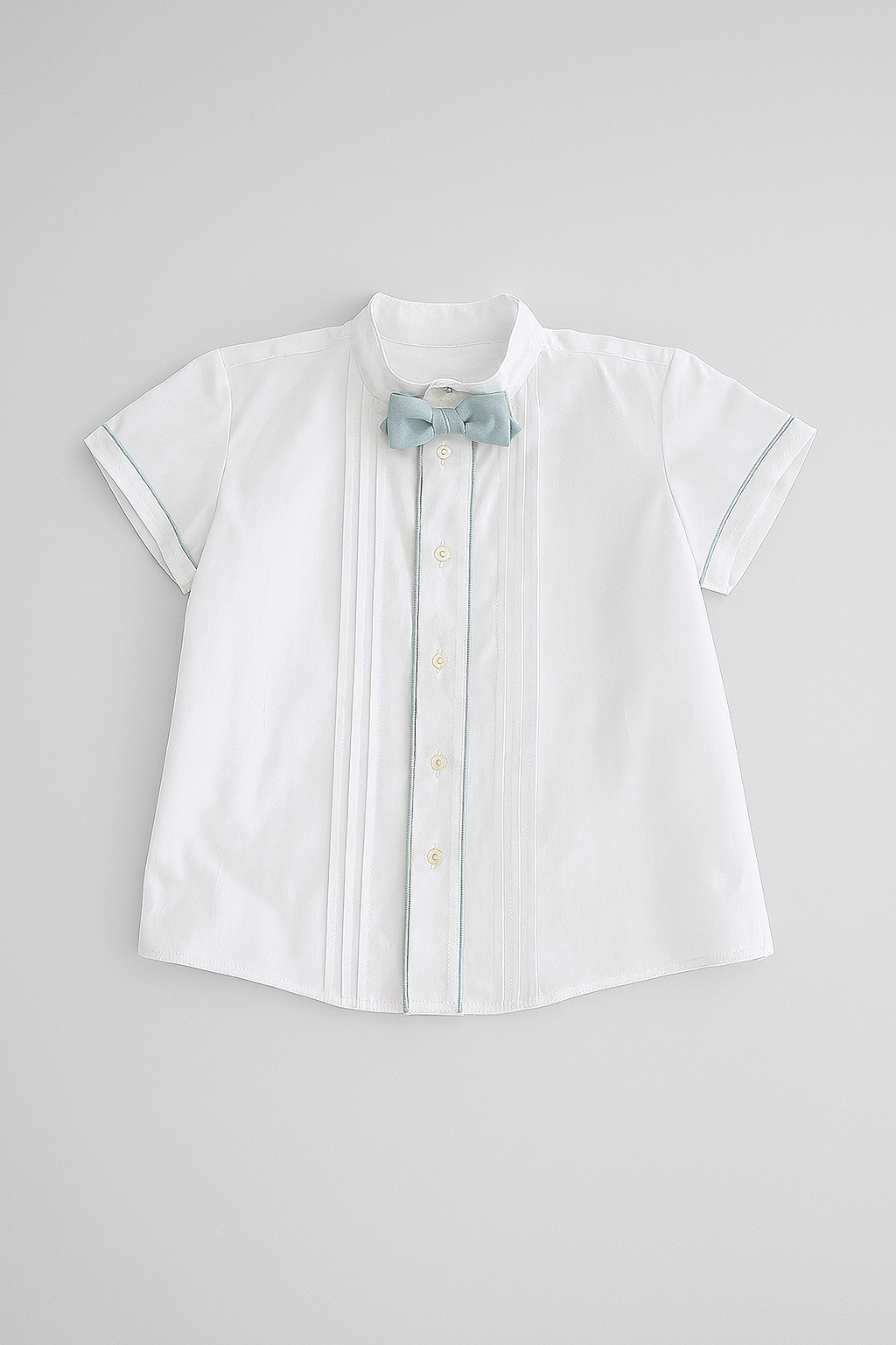 Camisa com pregas e detalhes