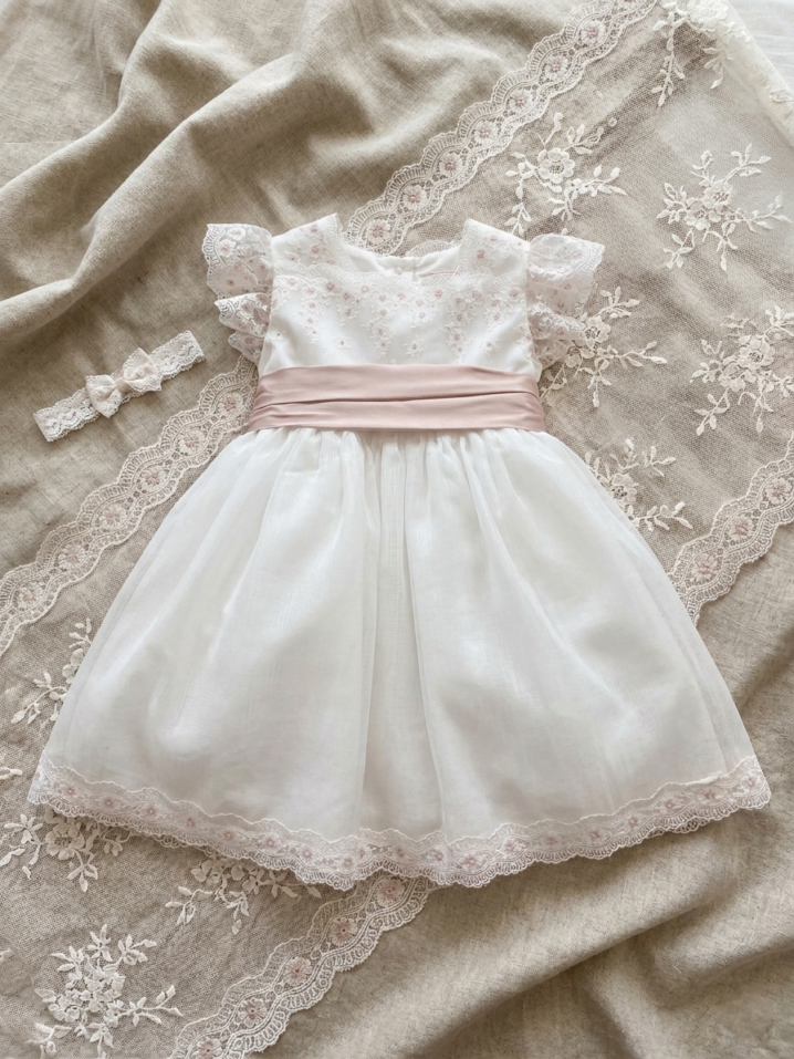 Vestido bebé Amaya em tule bordado cru e rosa