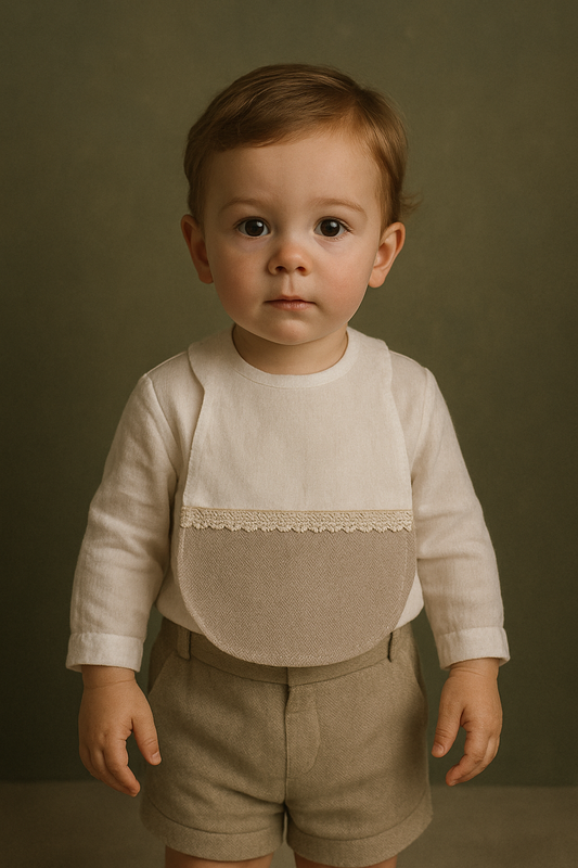 Linen bib with lace