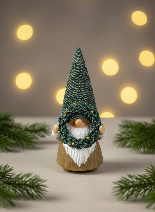 Polyresin Gnome with Wreath | 16cm