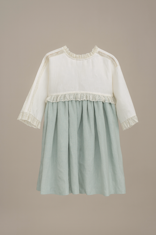 Linen/green dress with Valencian lace