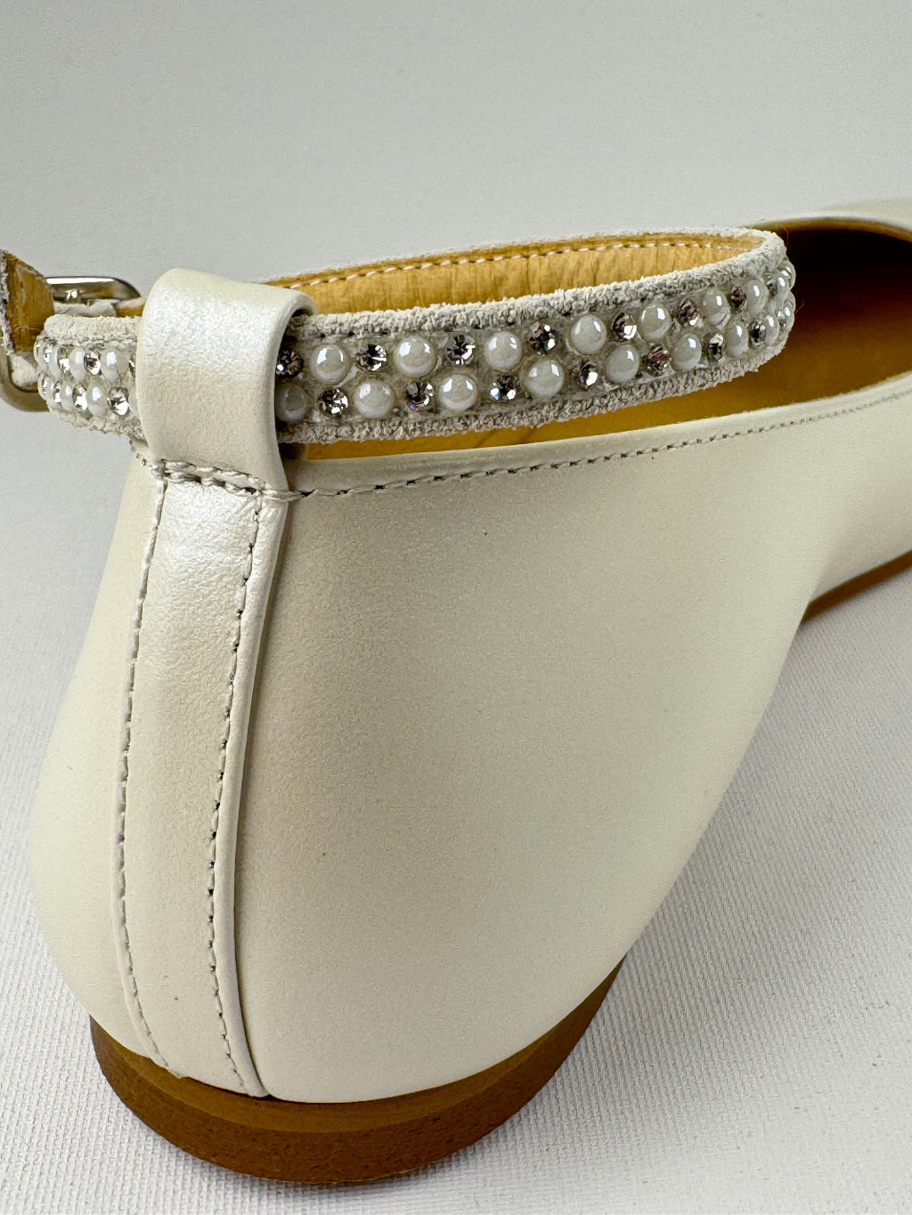 Girl's leather shoes