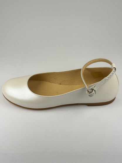 Girl's leather shoes