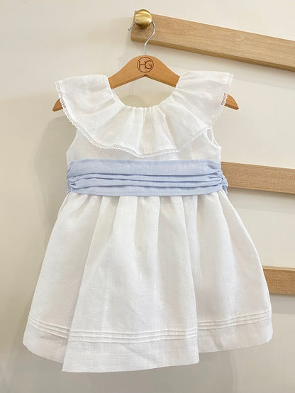 Robe en lin sans manches avec volant à l'encolure