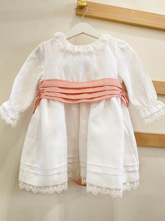 Vestido em linho manga compr. c/renda
