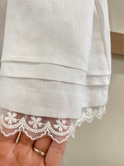 Robe en lin à manches longues et dentelle