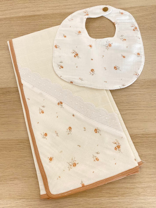Conjunto Fralda Bege+Babete