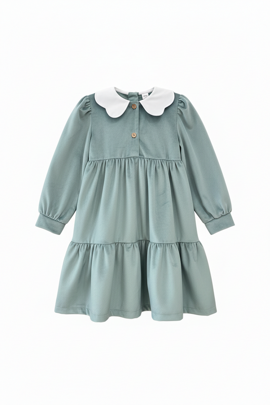 Robe en velours vert avec col fleuri