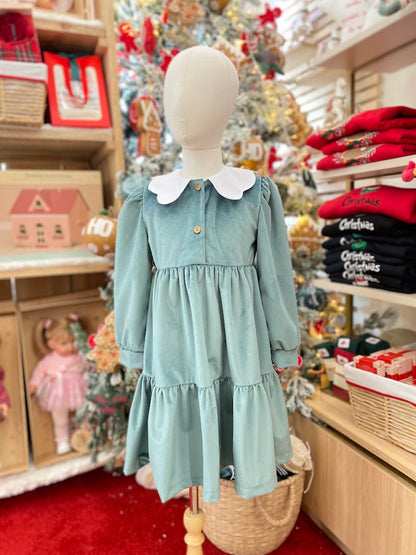 Vestido em veludo verde c/gola em flor