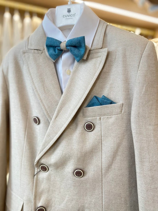 Beige suit with green bow
