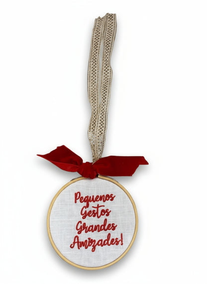 Bastidor d10 "Pequenos gestos.."| Fundo Branco