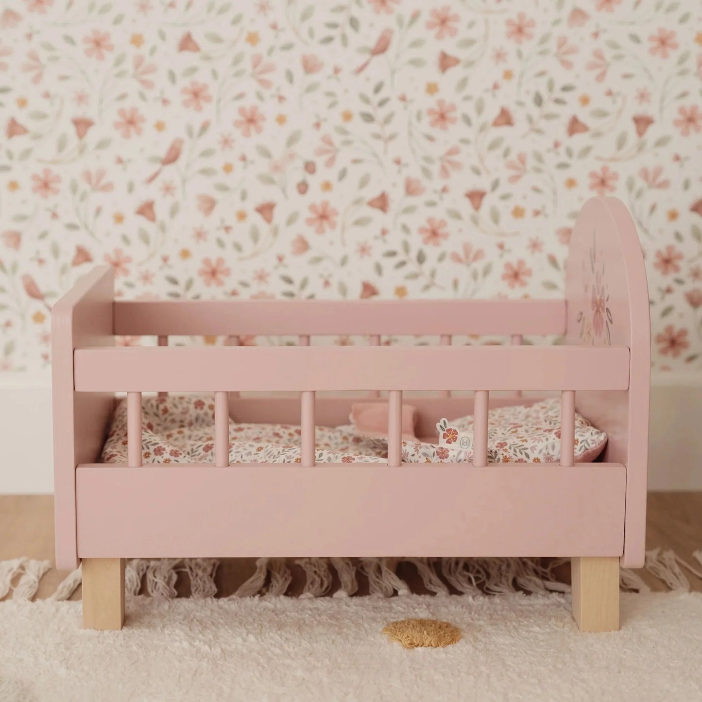 Cama de Bonecas com Têxteis